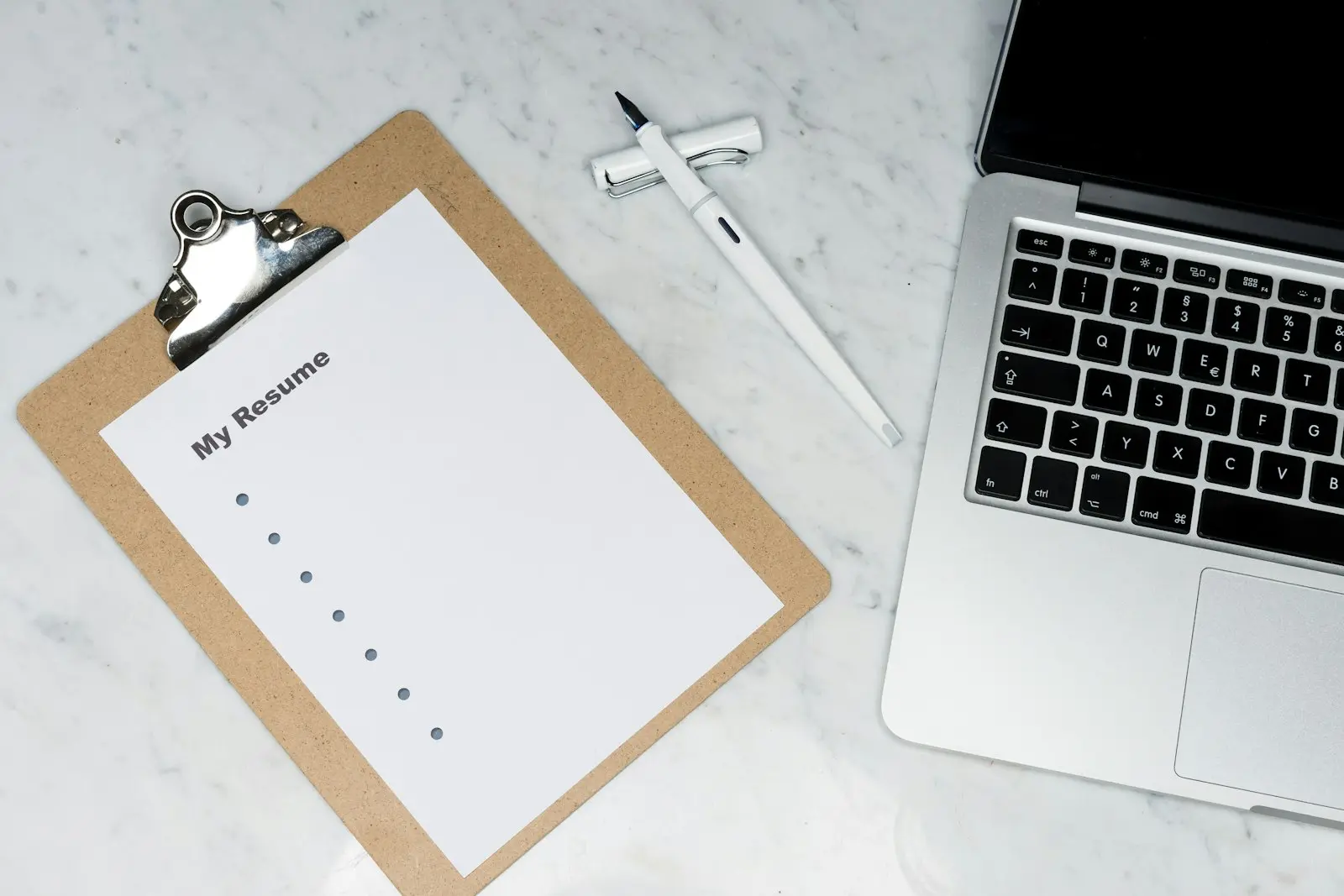 Cómo hacer un CV sin experiencia laboral: guía con ejemplos